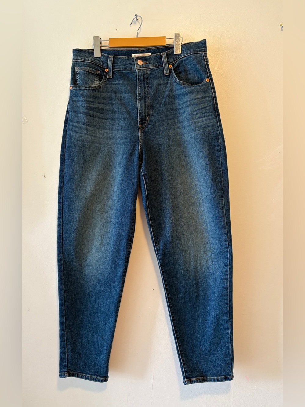 LEVI'S High Waisted Mom Jeans Size 32 In Medium Indigo Worn In - Blue - Picture 4 of 12
